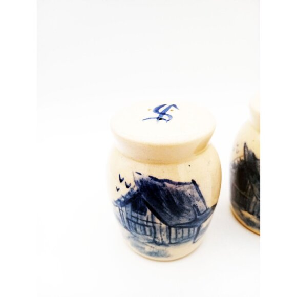 Salt & Pepper Shakers Pottery Stoneware Country Style Barn Scene Vintage 80s 3" - Picture 3 of 12